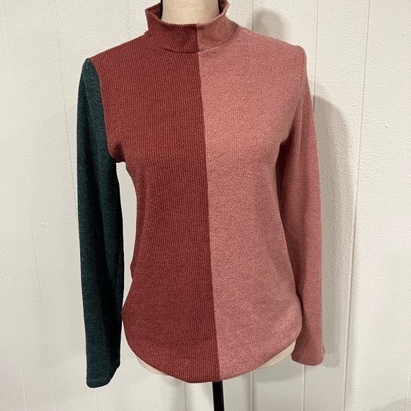 3/$25 Sale🎈BIBI color-blocked turtleneck ribbed top sweater - Picture 1 of 7